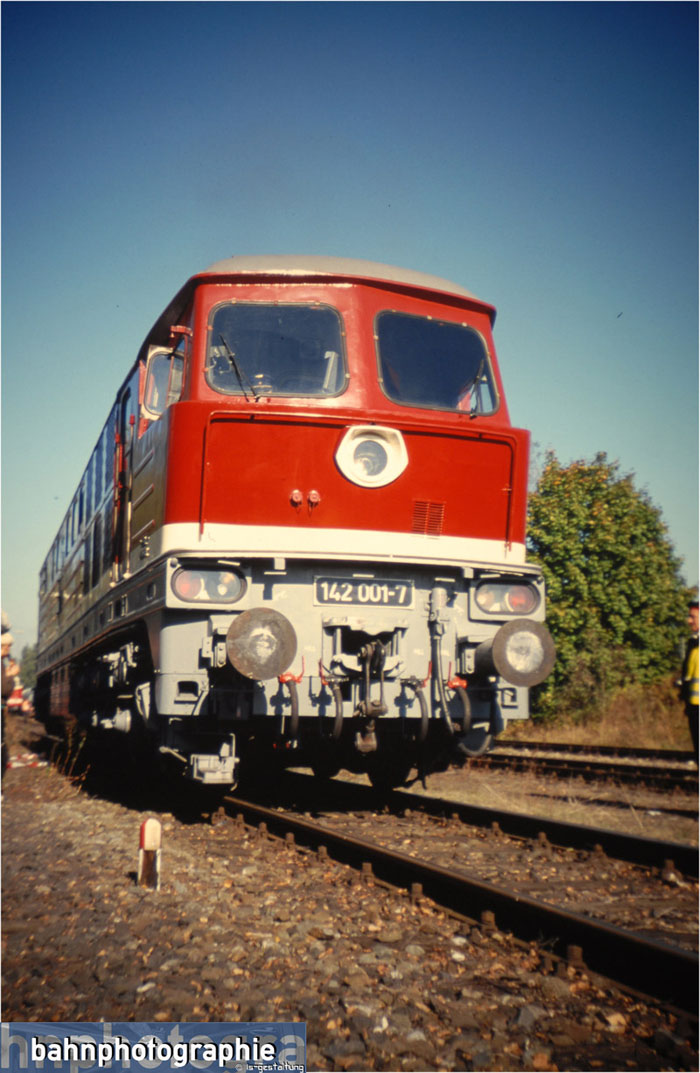 HK142_001a