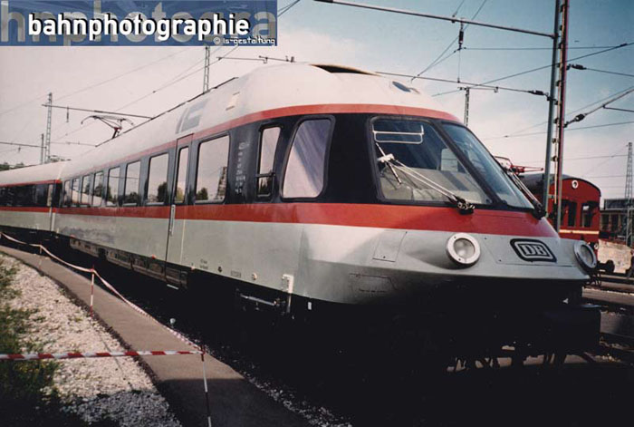 403001