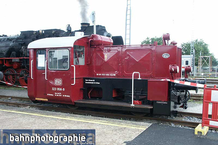 323958