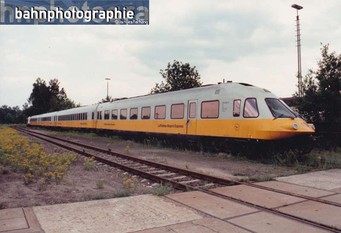 403002