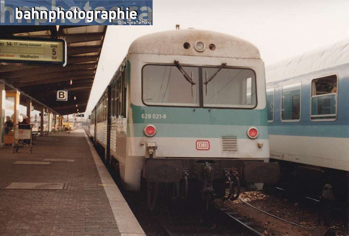 628021