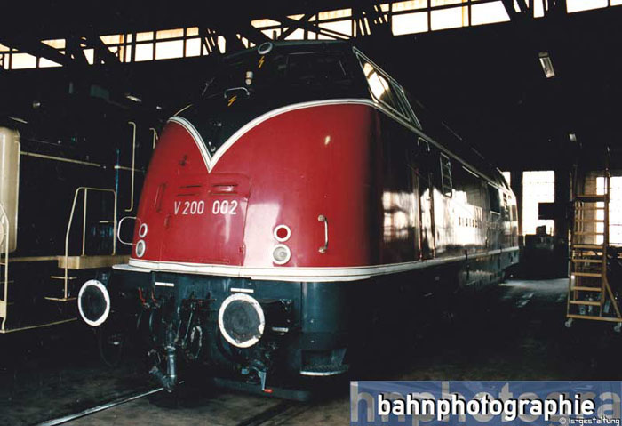 V200002