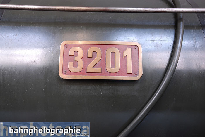 3201