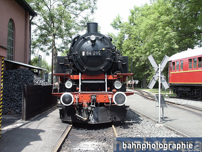 2005DDM64_295a