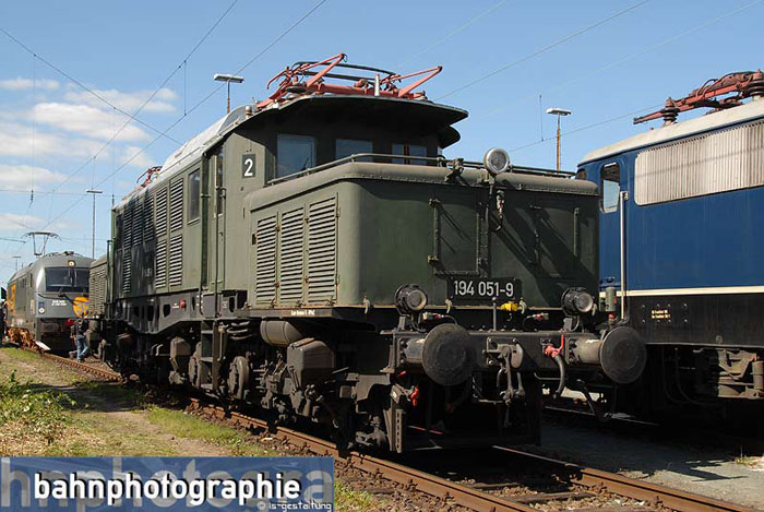 194051