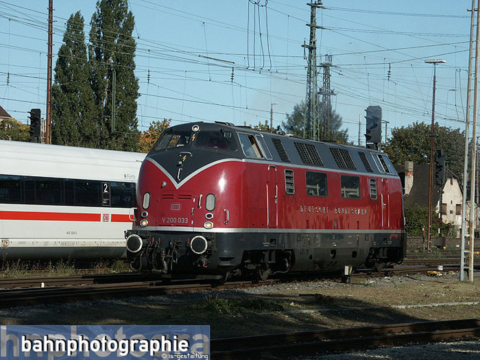 V200033a