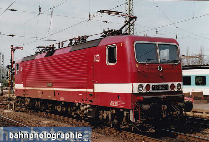 143942