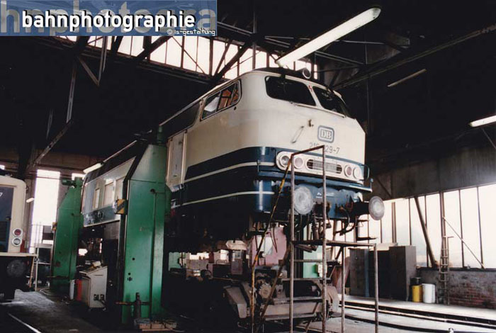 216129