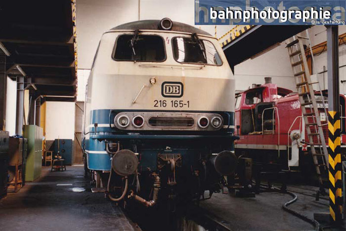 216165