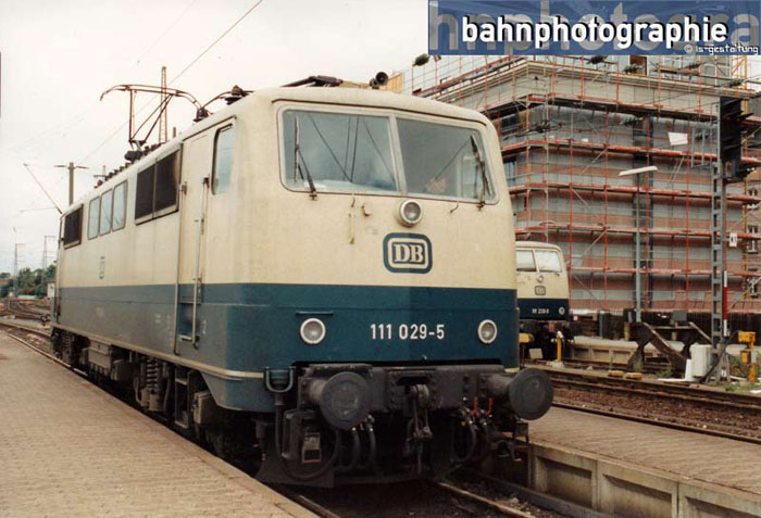 111029