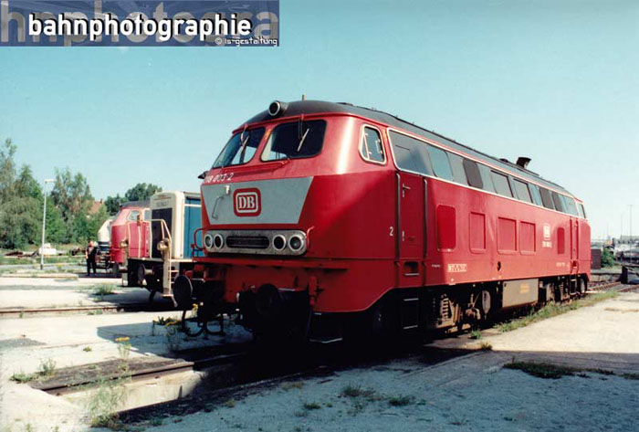 218003