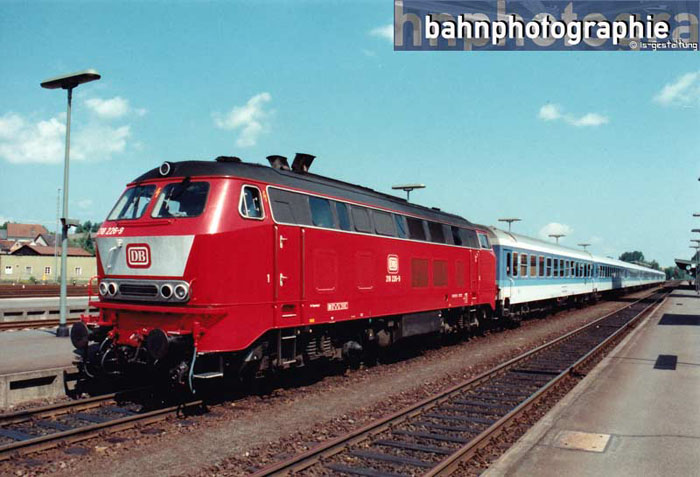 218226
