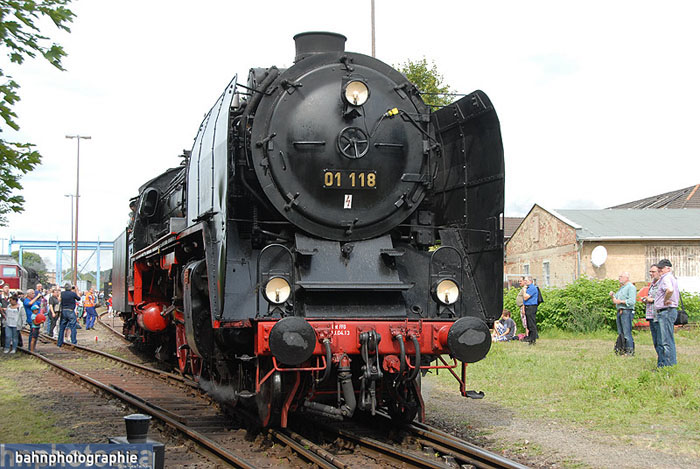 2016RAW01118b